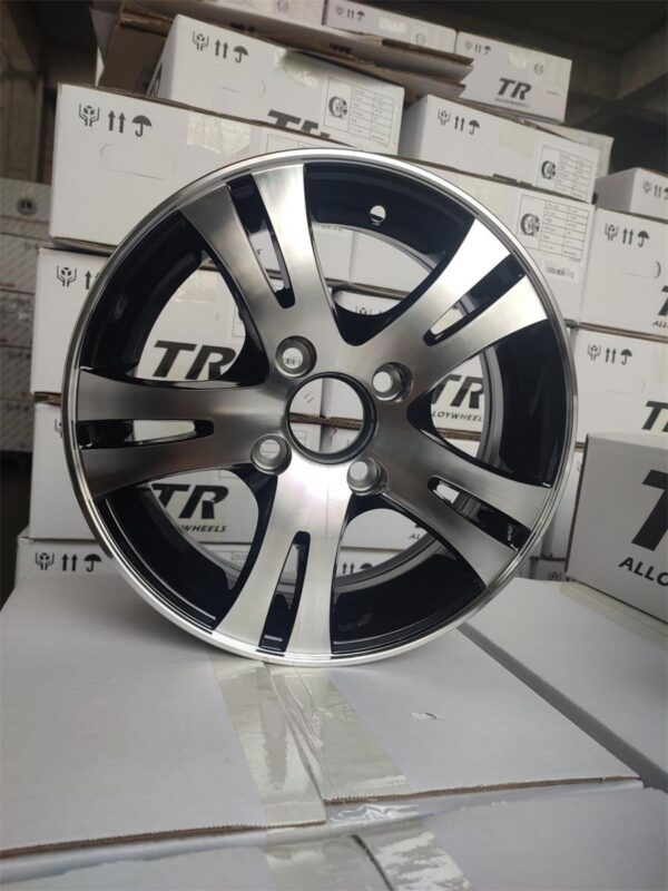 Trailer L151 Black Polished 5x13 4/100 ET30 CB57,1 (ILMAN KESKIMERKKIÄ) 60°