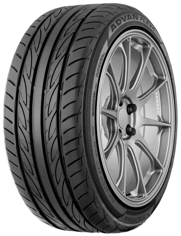 215/40R17 87W Yokohama ADVAN Fleva V701 XL RimProtect